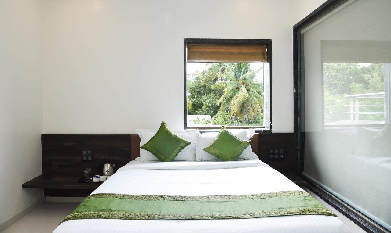 Hotel Treebo Malhaar Regency Chinchvad Exterior foto